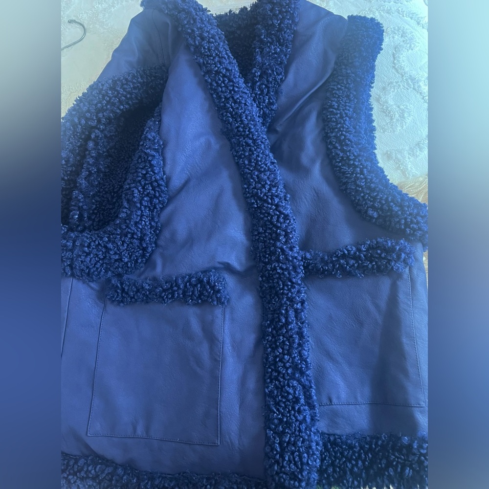 XXL NWT Weworeehat Reversible Sherpa Vest - Picture 5 of 6